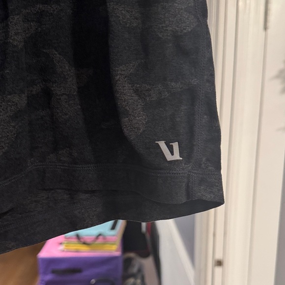 Vuori Ponto Performance Black Camouflage Men's Shorts in size XL - Picture 2 of 3